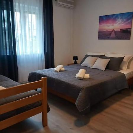 Apartment Dora-100M From The Central Beach Makarska Zewnętrze zdjęcie